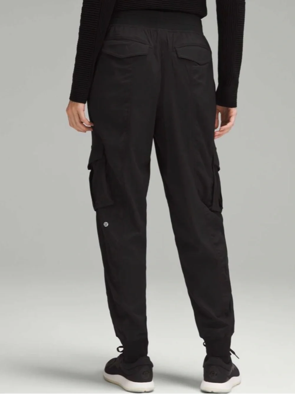 Lululemon Dance Studio Relaxed Fit Mid Rise Cargo Jogger Black - Picture 2 of 7